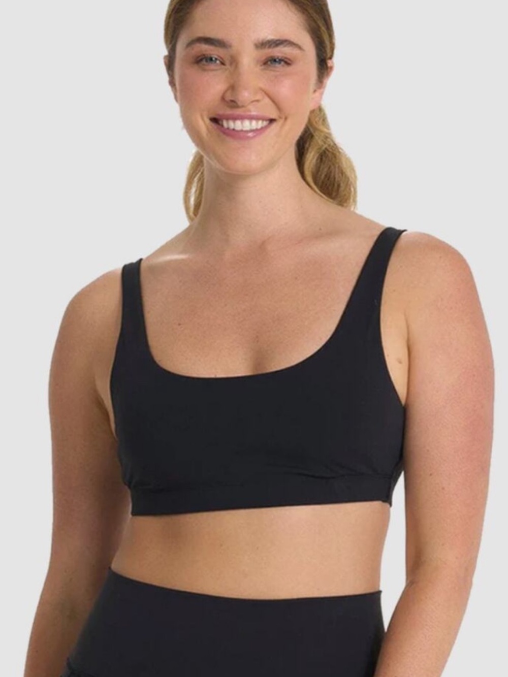 VUORI Daily Bra Women’s Yoga Gym Sports Bra Support in Black MEDIUM (No Pads)